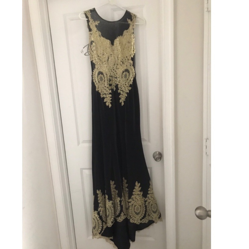 Prom dress - Picture 2 of 5